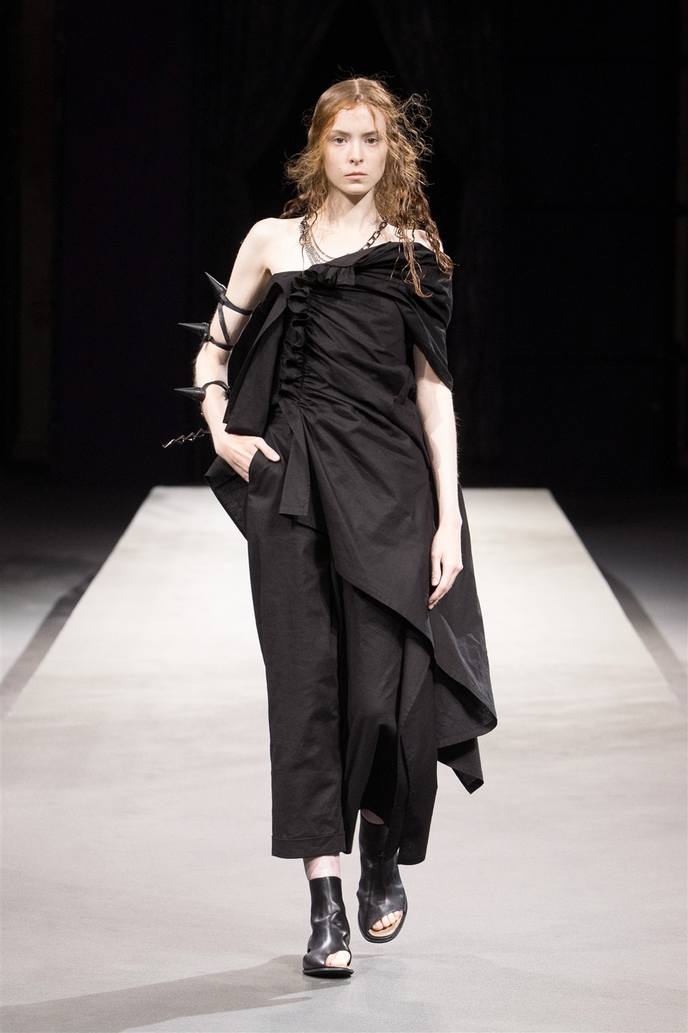 Yohji Yamamoto  SPRING / SUMMER 2023