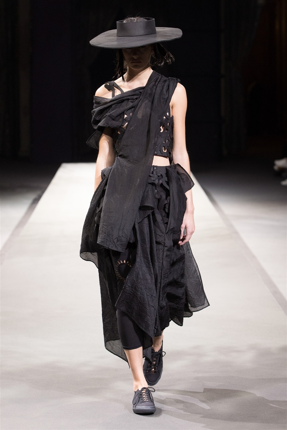 Yohji Yamamoto  SPRING / SUMMER 2023